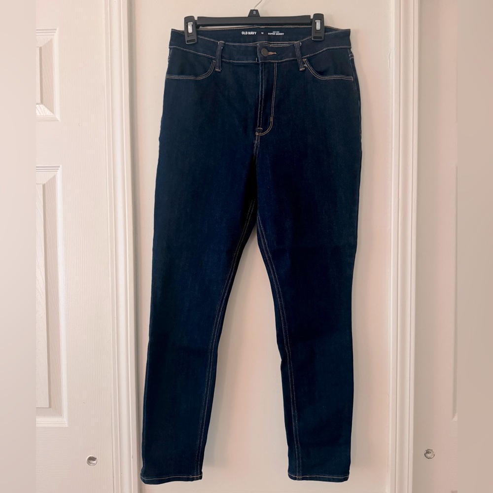 Old Navy Size 12 high-rise skinny jean. Dark Wash